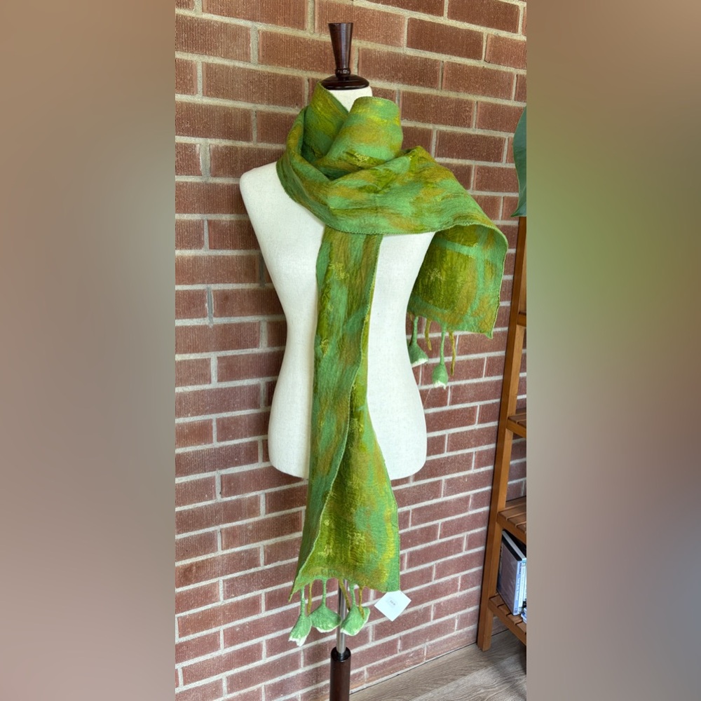 Handmade scarf with plant-like design